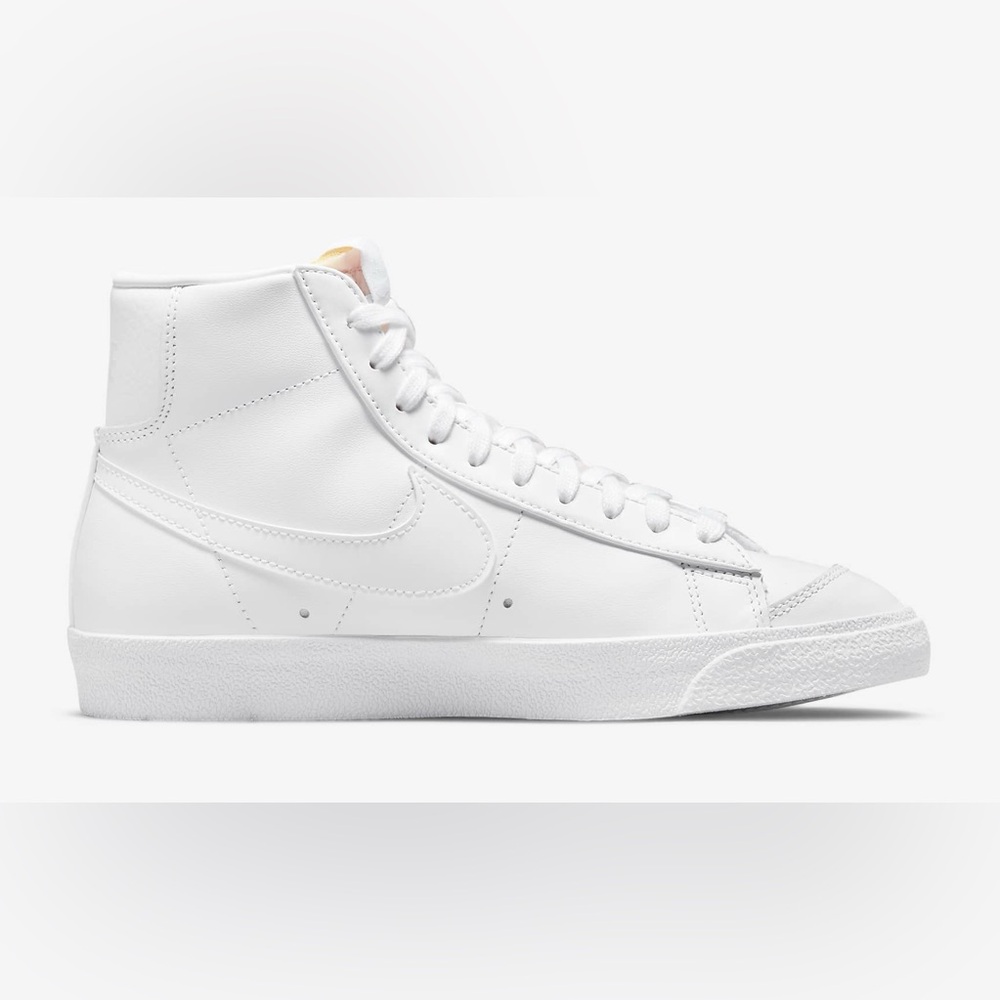 Nike Blazer Mid '77 Women's Shoes - CZ1055-117 - New - Size 9 - Picture 2 of 14